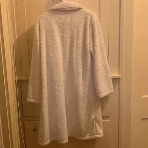 Cream Colored Bath Robe Size Large / XL - Picture 5 of 6